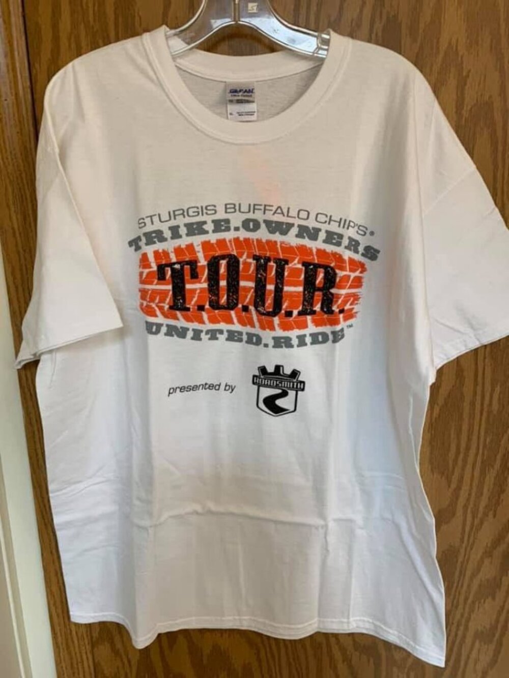 Size XL Gildan Ultra Cotton White/Orange Buffalo Chip T-Shirt